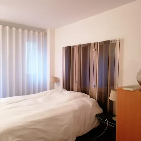 Apartament Lovely Flat On The Seine River Paryż